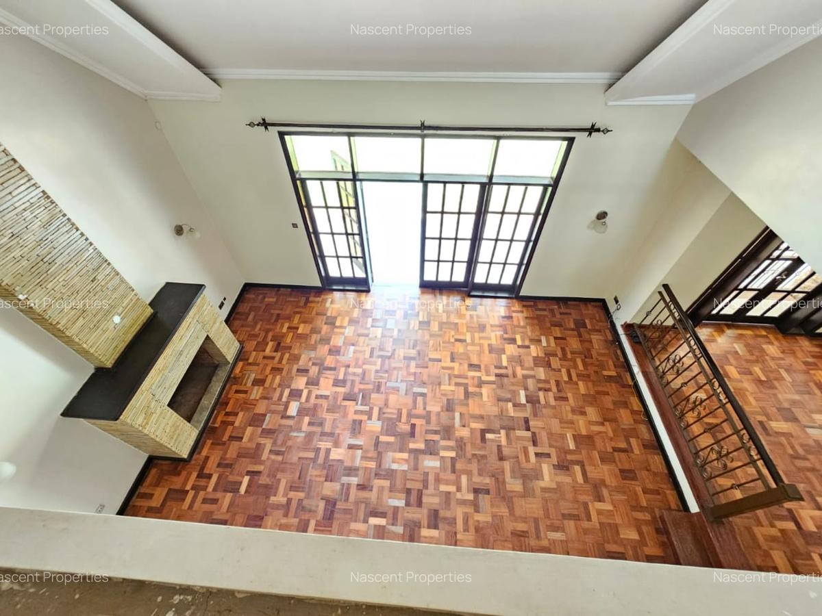 4 Bed House with En Suite in Rosslyn - 10