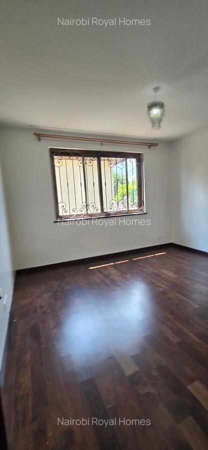 5 Bed House with En Suite at Lavington Green - 18