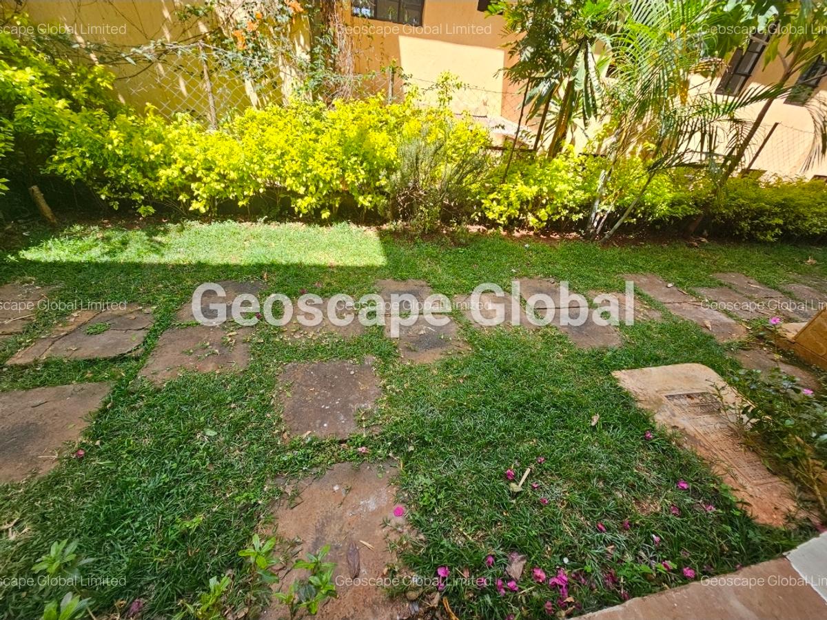 5 Bed Townhouse with En Suite in Kyuna - 1