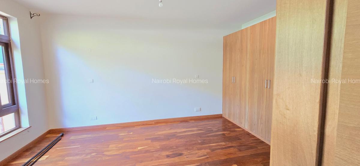 5 Bed Townhouse with En Suite at Lavington Green - 14