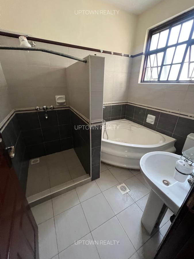 3 Bed Apartment with En Suite at Lavington - 17