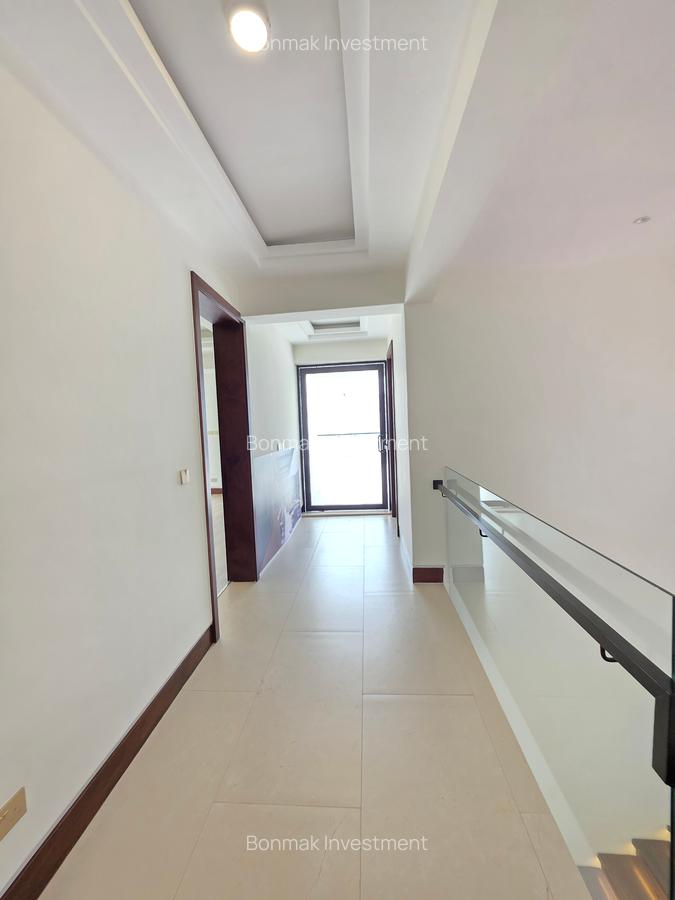 6 Bed Townhouse with En Suite at Old Kitusuru - 17