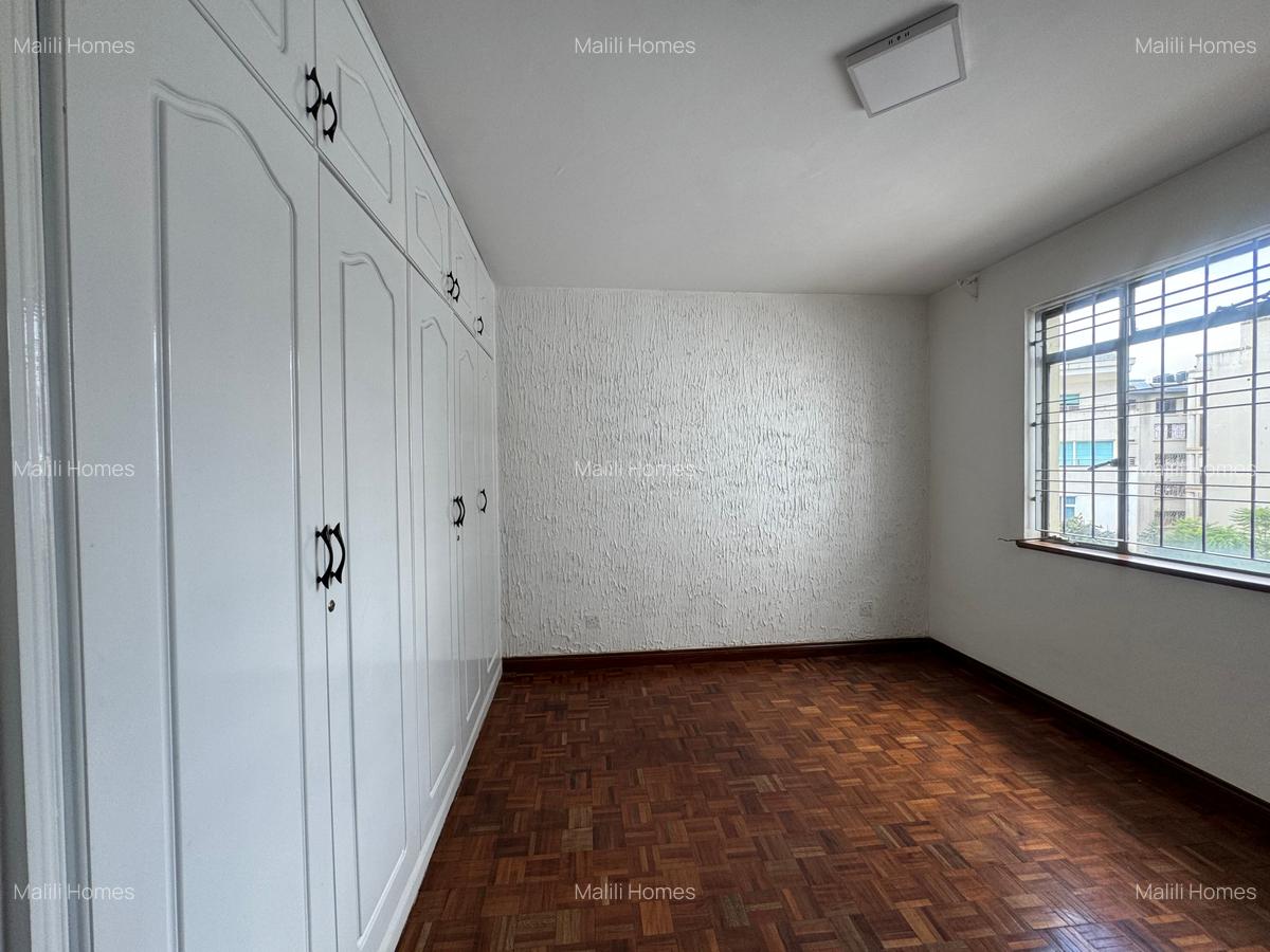 4 Bed Apartment in Riverside - 6