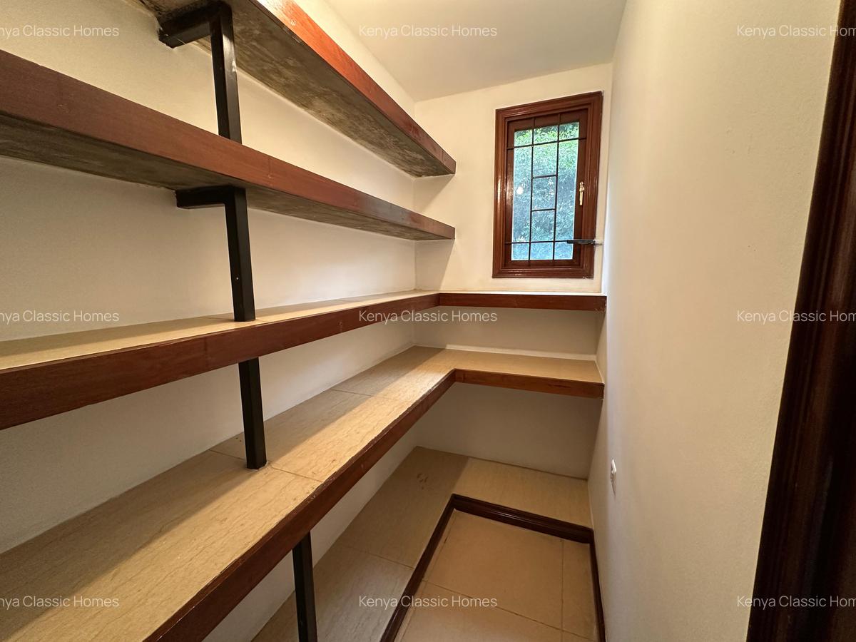 3 Bed Apartment with En Suite at Riverside - 8