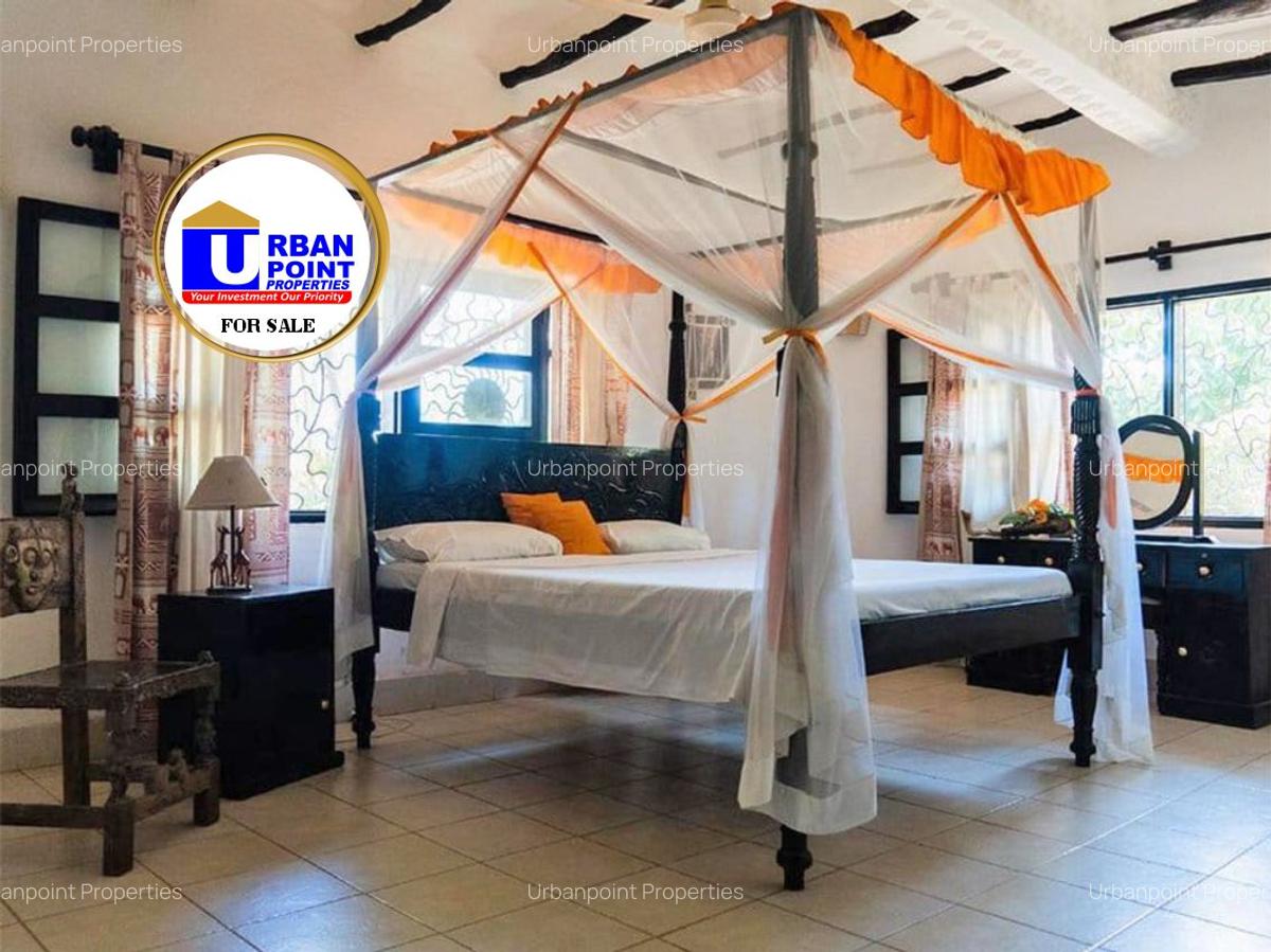 5 Bed Villa with En Suite in Watamu - 3