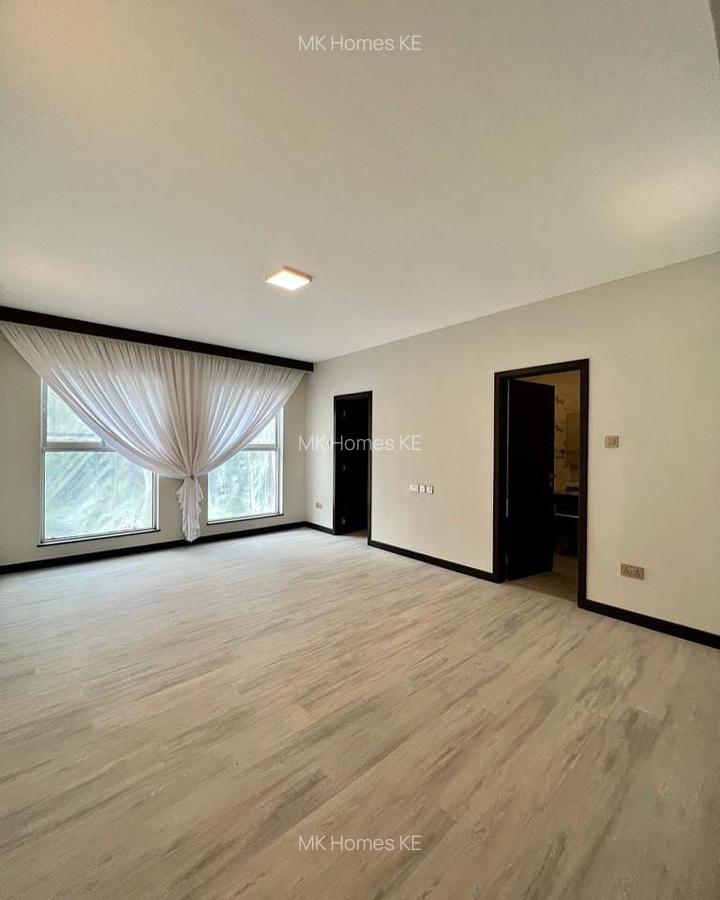 3 Bed Apartment with En Suite at Riverside - 14