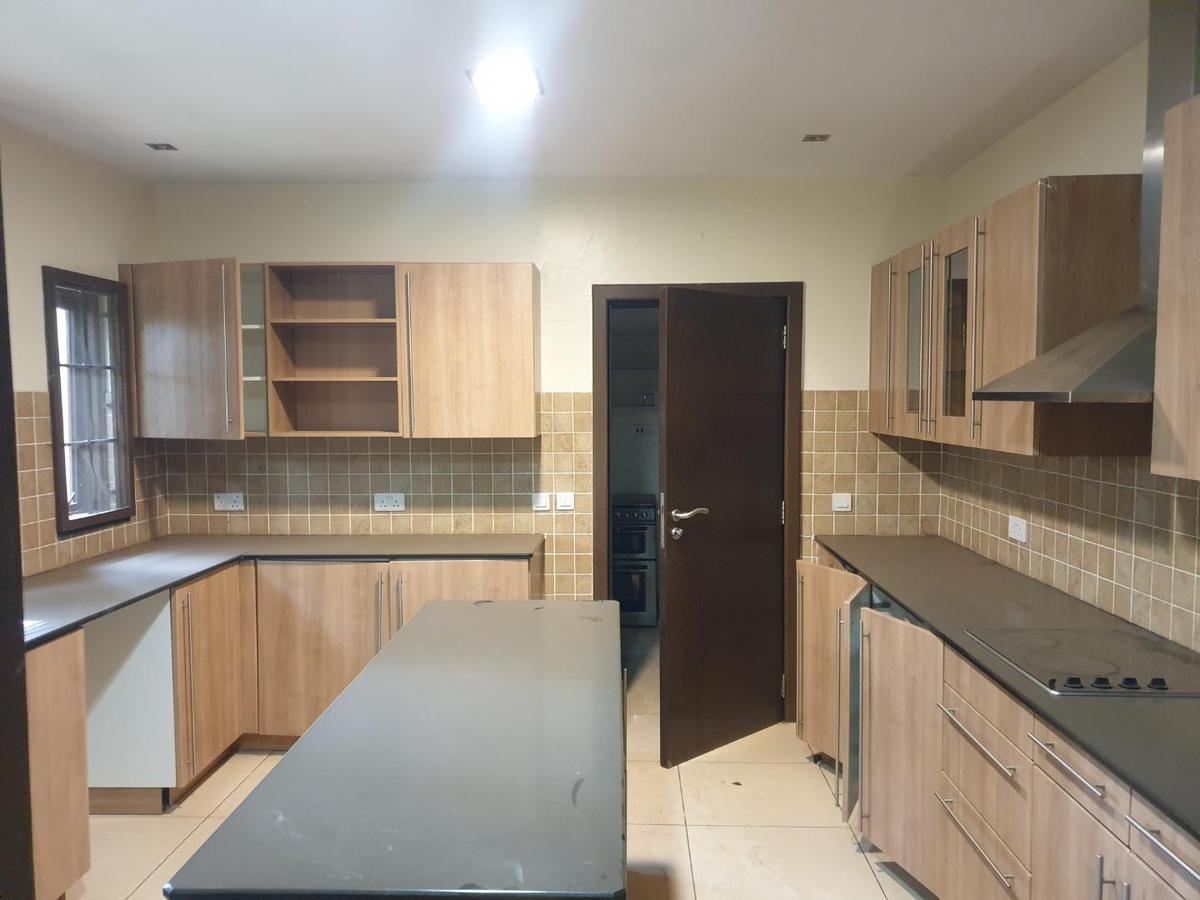 3 Bed Apartment with En Suite in Riverside - 8