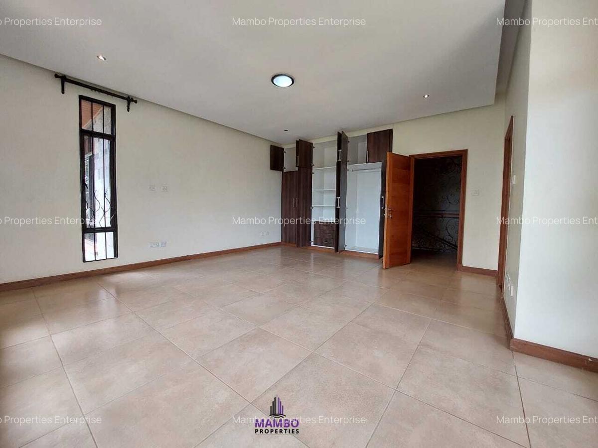 4 Bed Villa with En Suite at Mumwe - 8