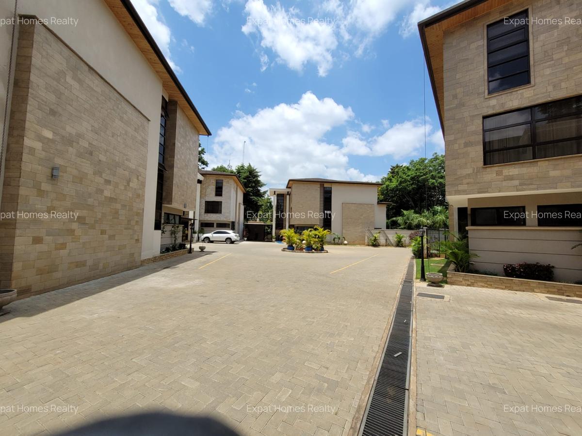 5 Bed Villa with En Suite in Lavington - 17