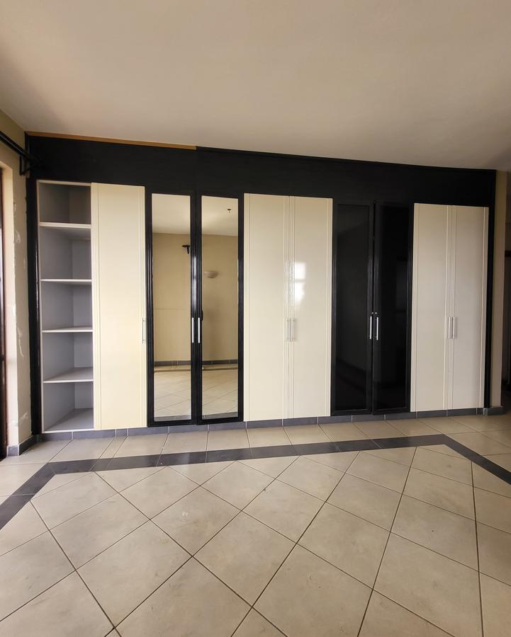 3 Bed Apartment with En Suite in South C - 3