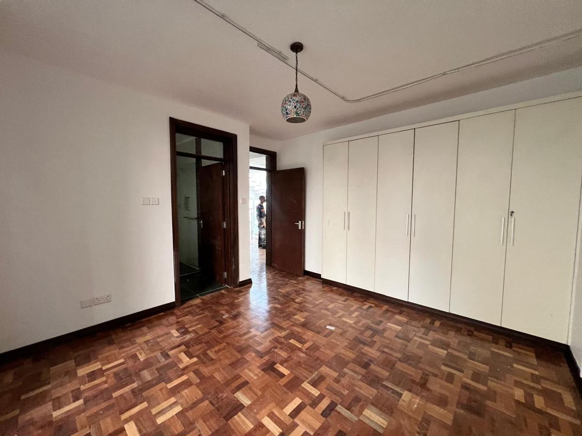 5 Bed Townhouse with En Suite in Lavington - 7