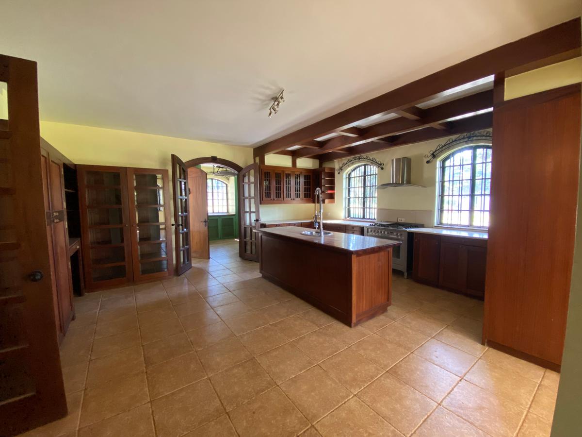 5 Bed Villa with En Suite in Kitisuru - 12