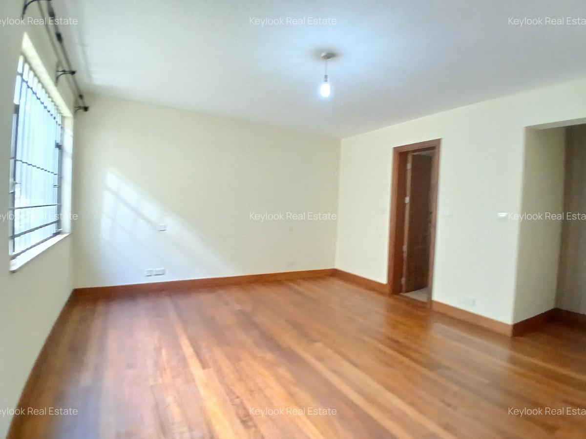 5 Bed Townhouse with En Suite at Lavington - 20