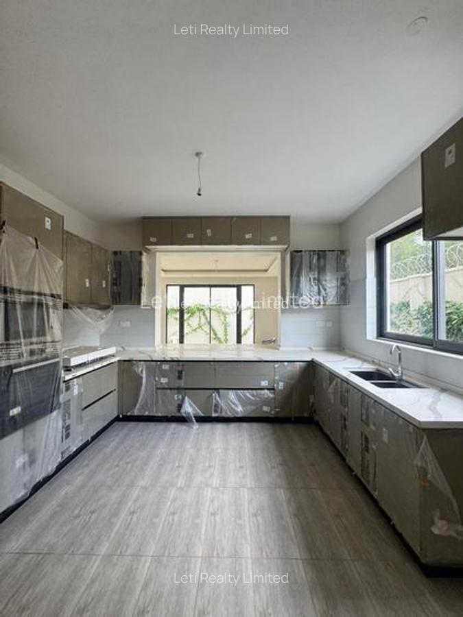 6 Bed Townhouse with En Suite in Lavington - 6