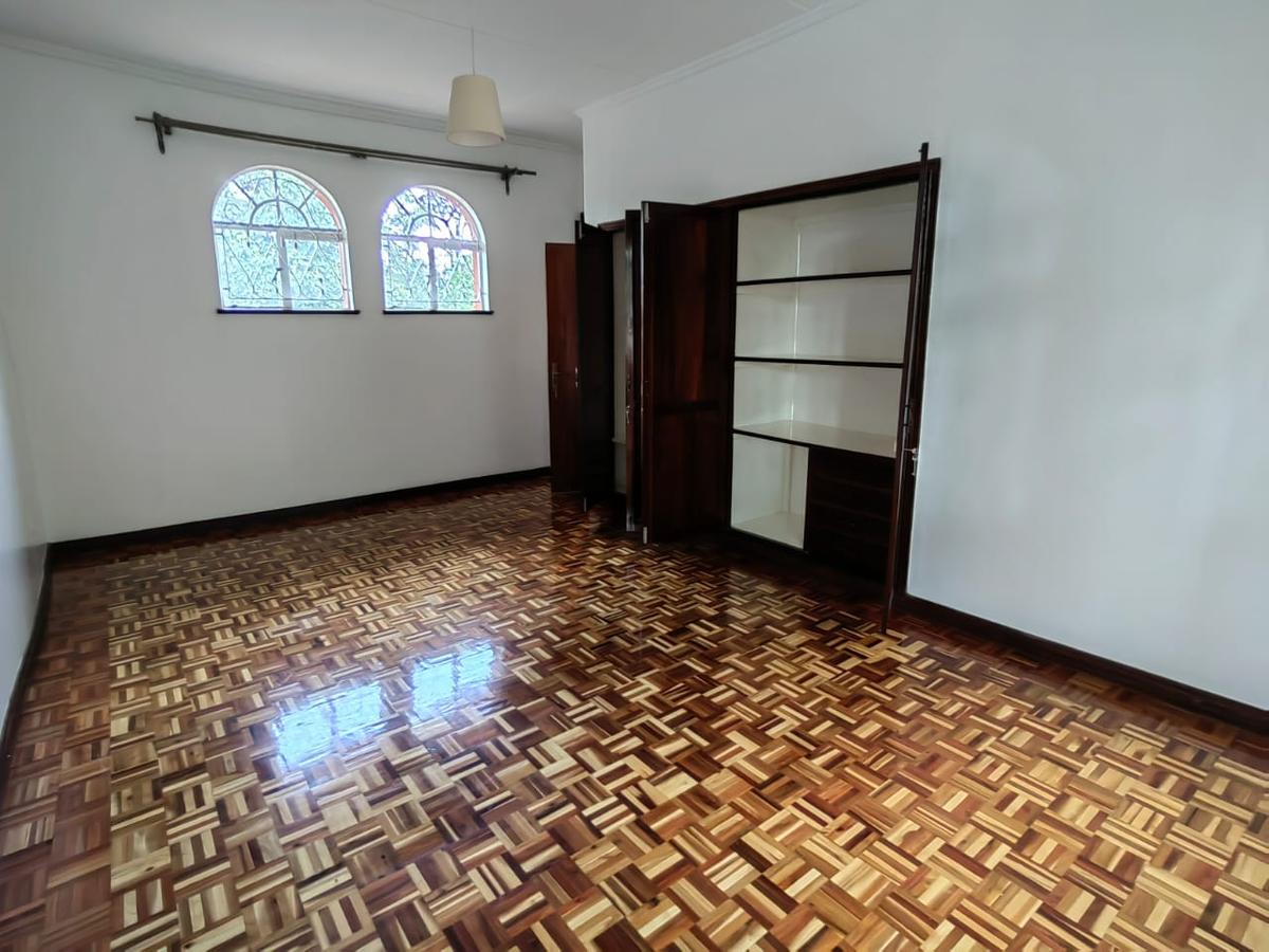 4 Bed Townhouse with Swimming Pool in Riverside - 14