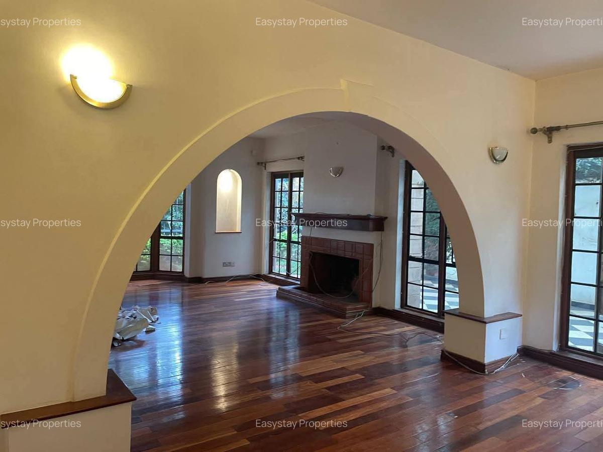 4 Bed Townhouse with En Suite in Spring Valley - 2