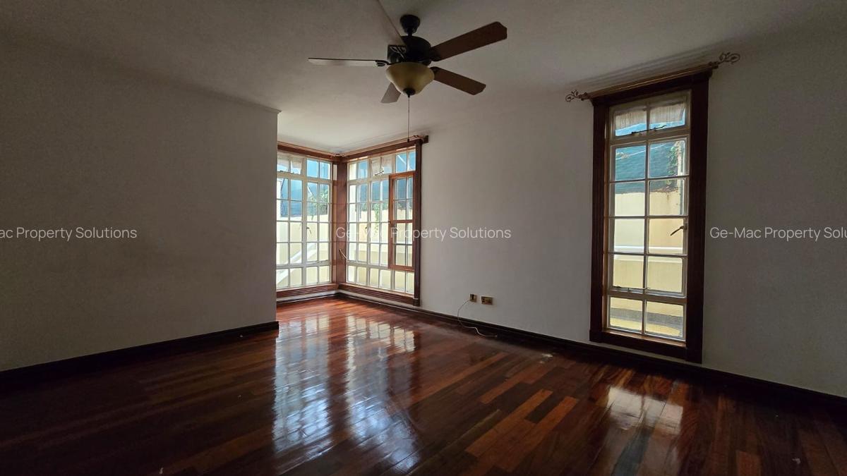 4 Bed Villa with En Suite in Kyuna - 8