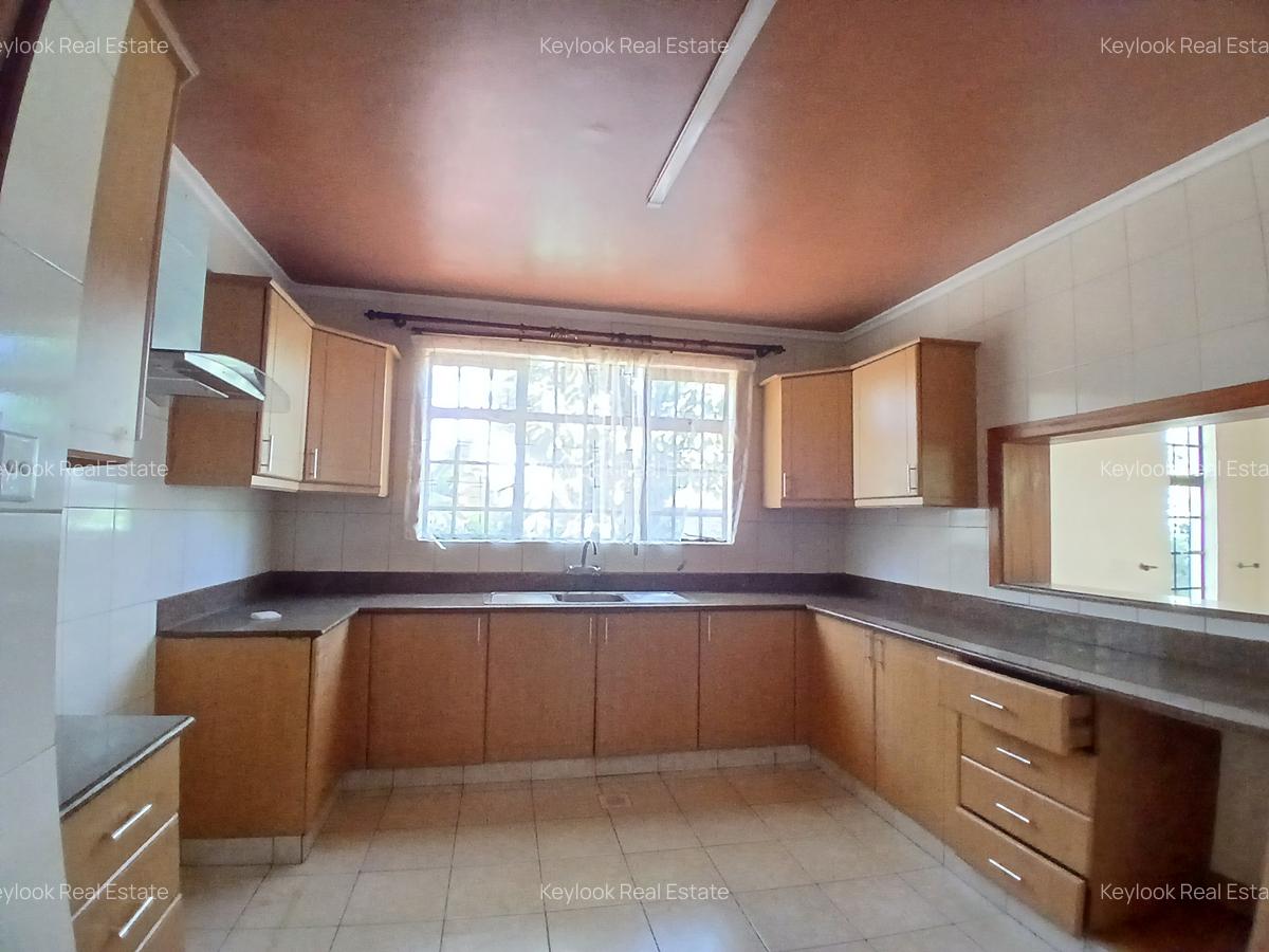 4 Bed Townhouse with En Suite at Lavington - 9