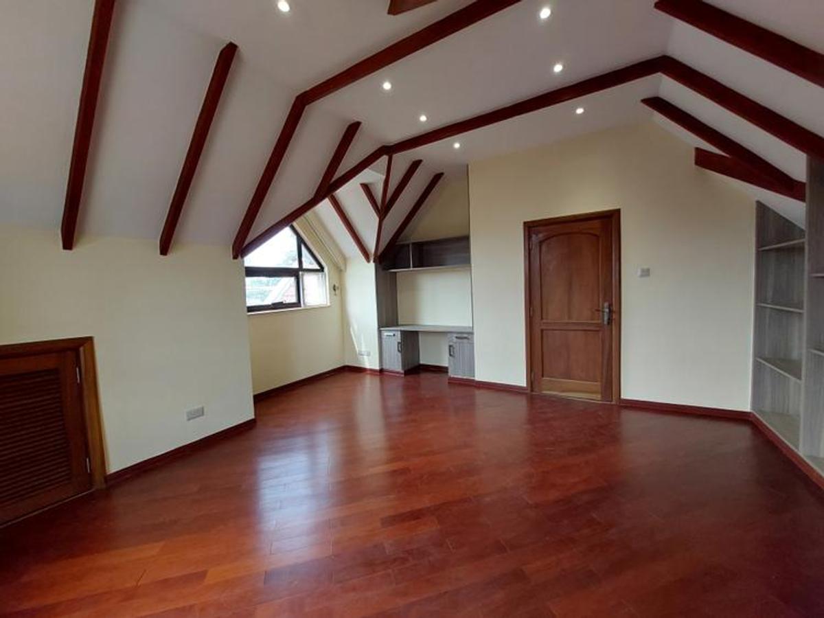 5 Bed Townhouse with En Suite at Lavington Green - 7