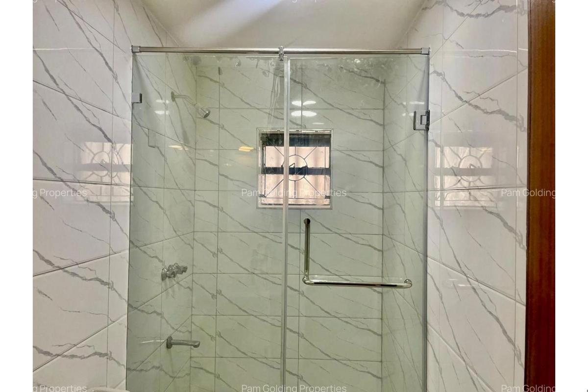 4 Bed Townhouse with En Suite in Spring Valley - 13