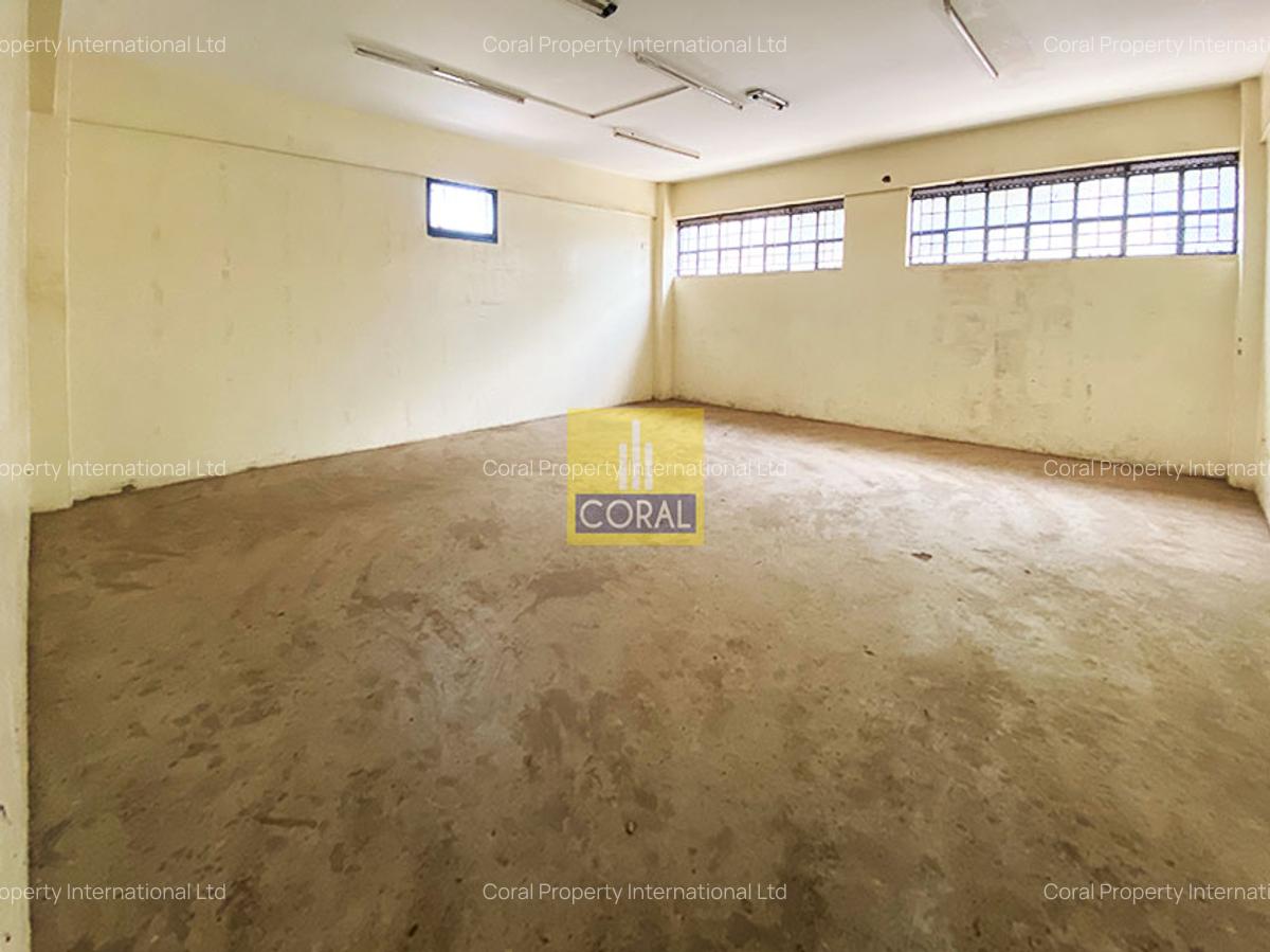 Warehouse with Lift in Ngara - 3