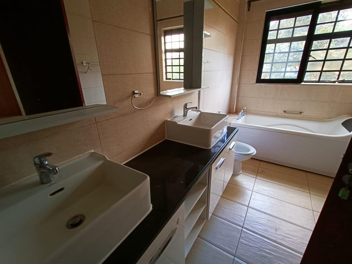 4 Bed Townhouse with En Suite in Kiambu Road - 12