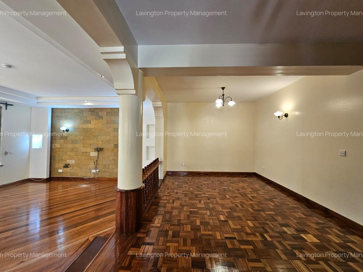 5 Bed Townhouse with En Suite at Lavington - 3