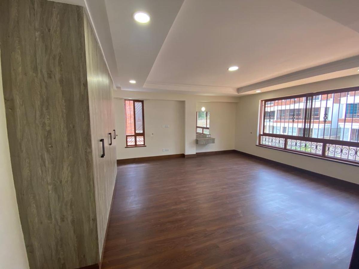 5 Bed Townhouse with En Suite in Spring Valley - 6