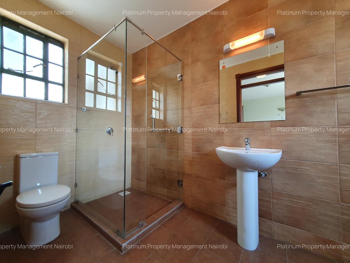 4 Bed Apartment with En Suite in Parklands - 13