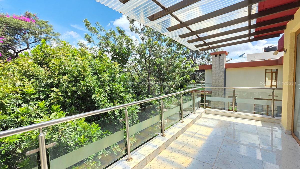 5 Bed Townhouse with En Suite at Lavington Green - 5