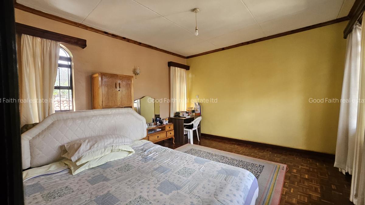 5 Bed House with En Suite in Runda - 16