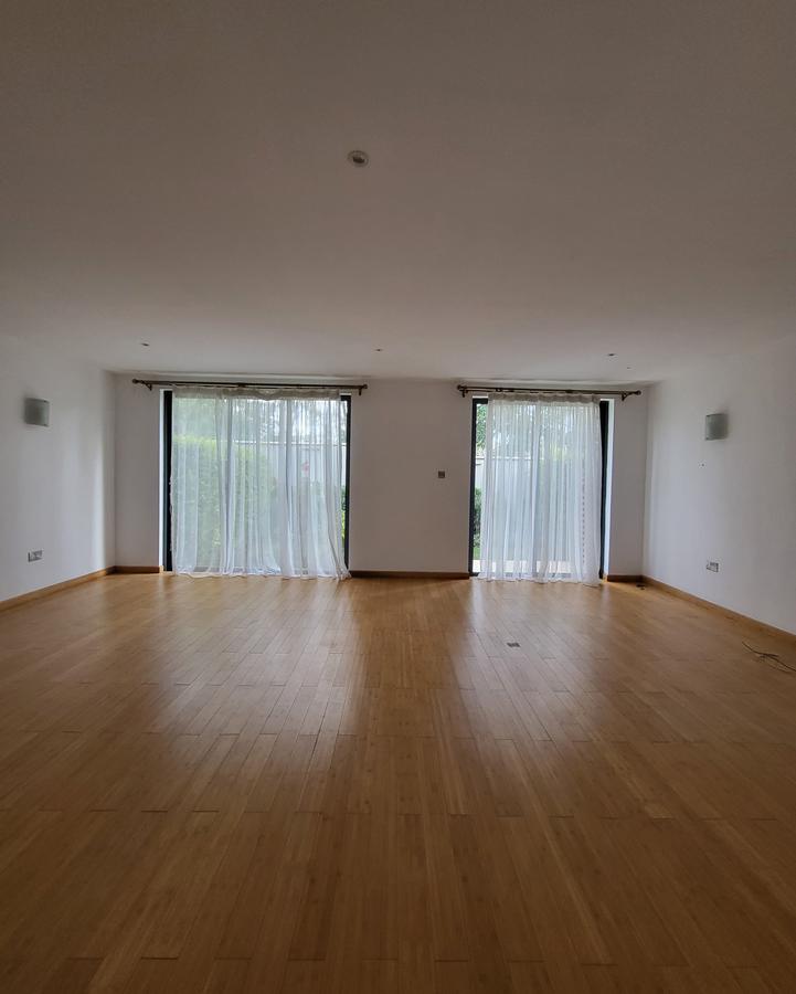 4 Bed Villa with Swimming Pool in Garden Estate - 10