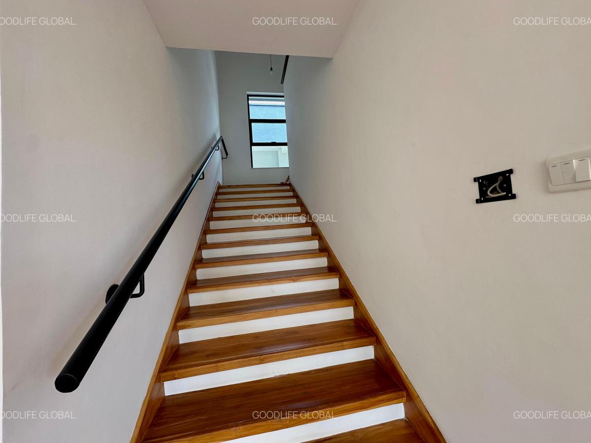 4 Bed Apartment with En Suite at Rosslyn - 16