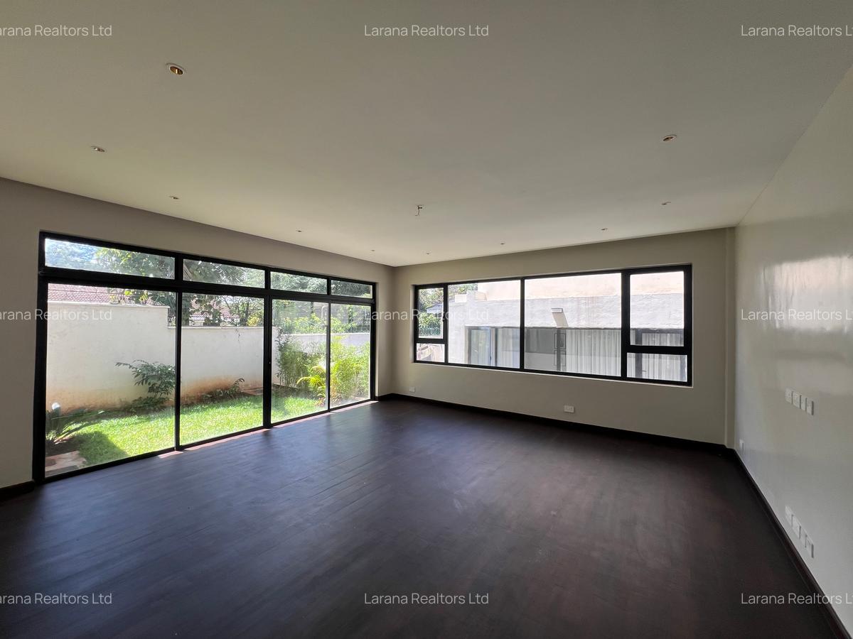 5 Bed Townhouse with En Suite at Manyani Cl - 3