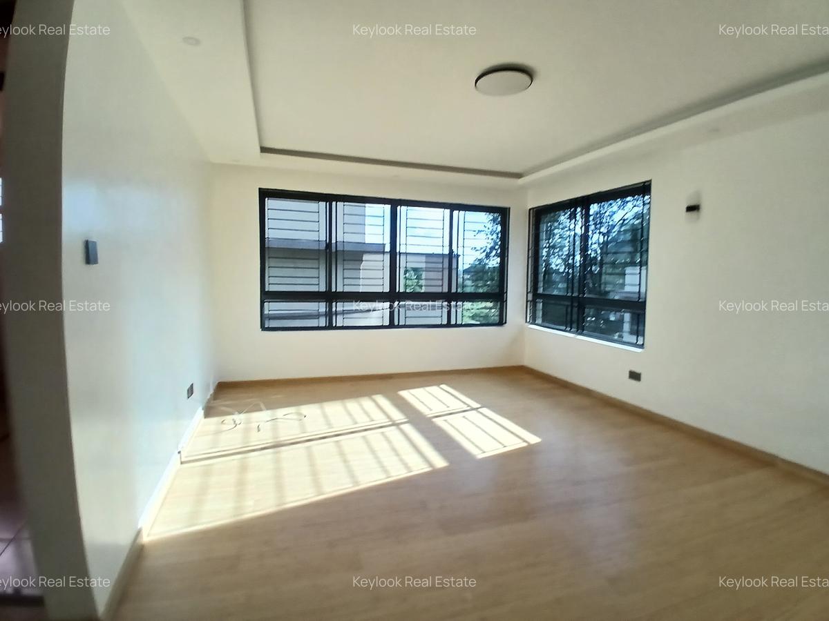 5 Bed Townhouse with En Suite at Lavington Green - 12