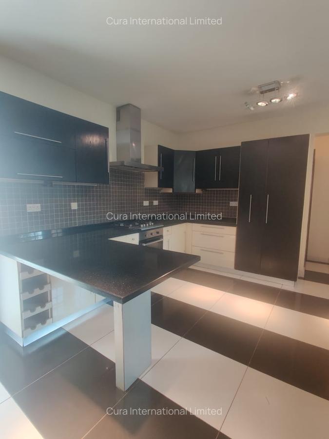 5 Bed Townhouse with En Suite in Runda - 4