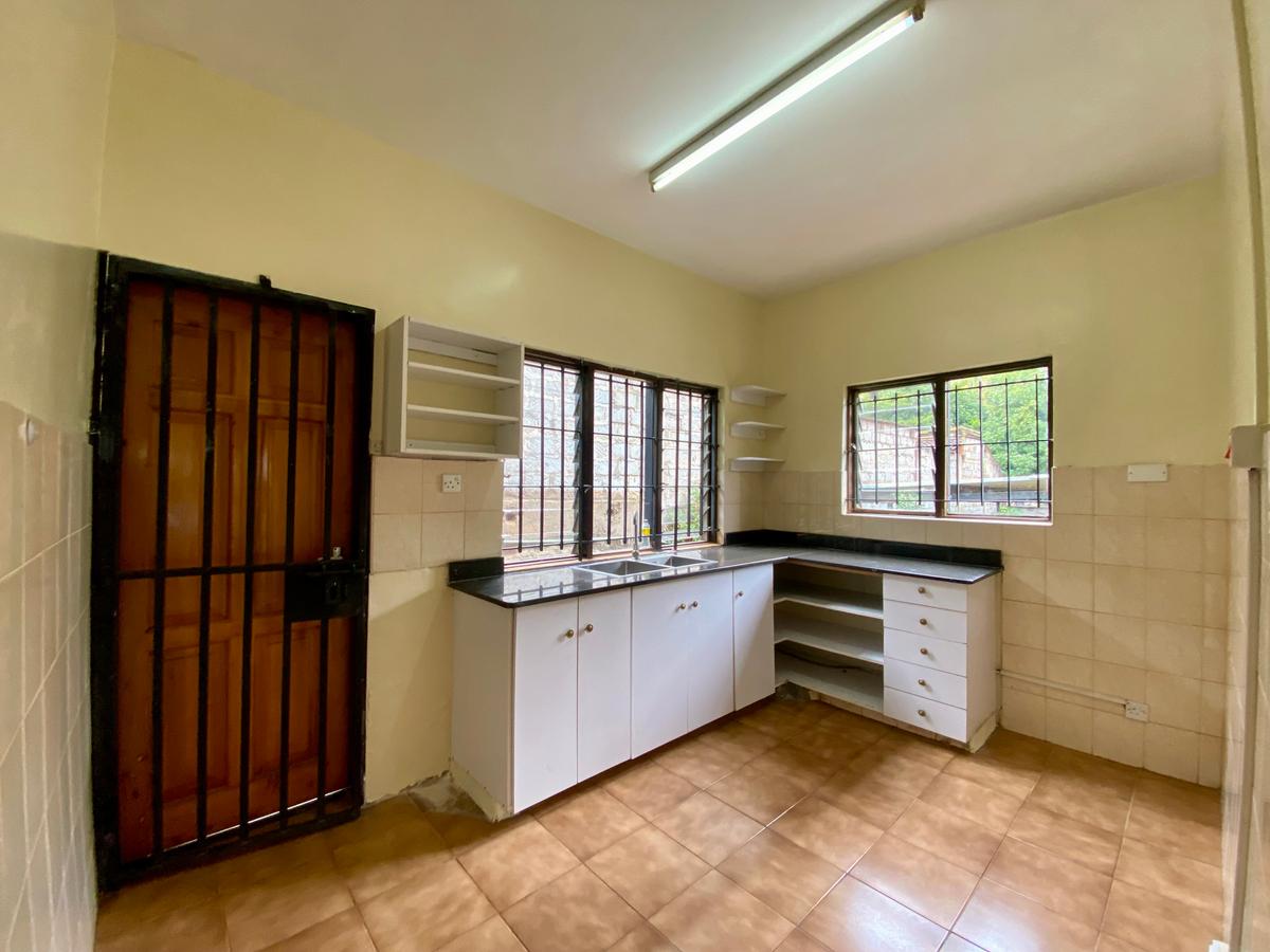 2 Bed House with En Suite in Nyari - 5