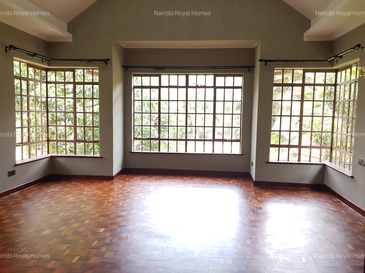 6 Bed Townhouse with En Suite at Lavington Green - 11