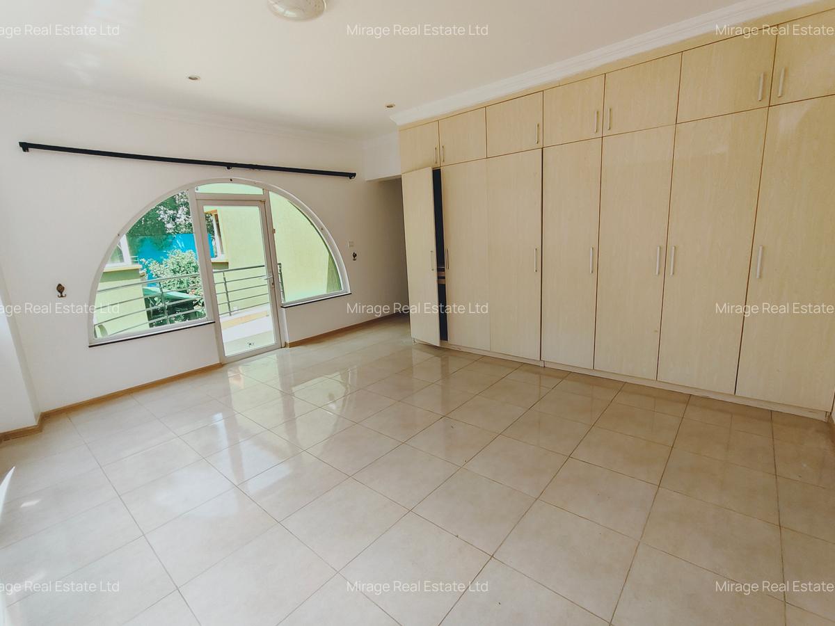 4 Bed Villa with En Suite in Riverside - 6