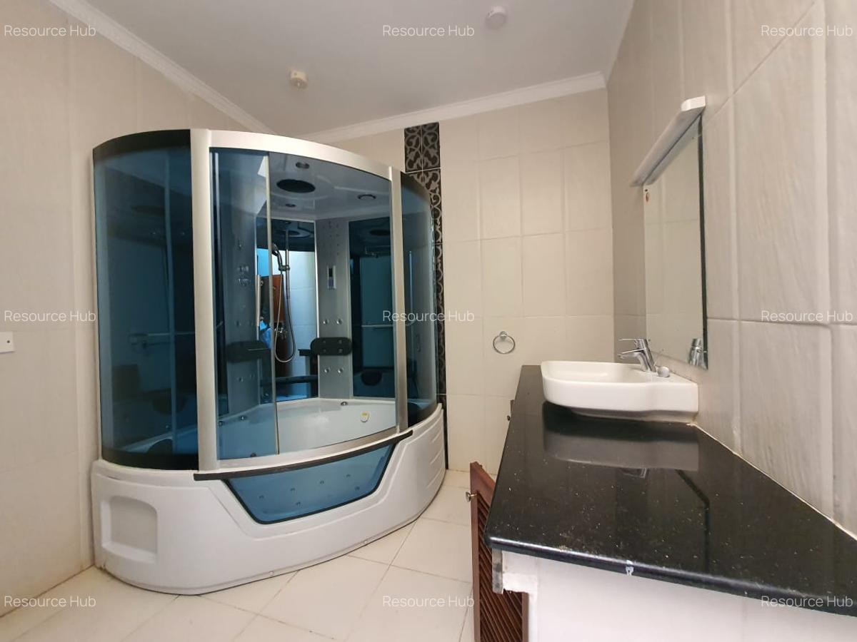 5 Bed House with En Suite at Kyuna - 11