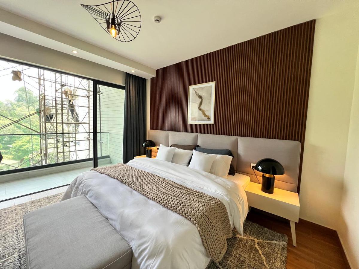 3 Bed Apartment with Swimming Pool in Riverside - 3