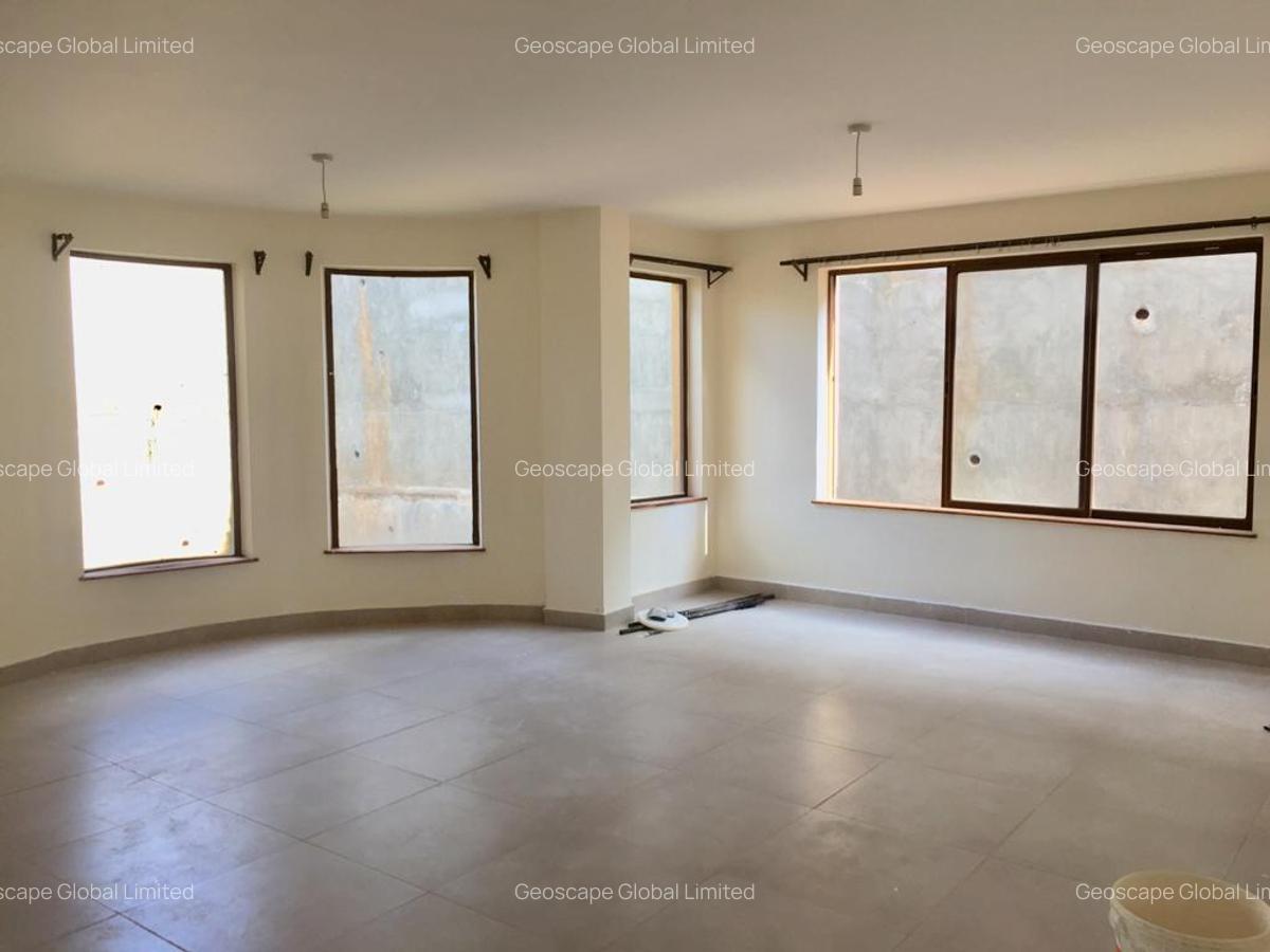 5 Bed House with En Suite in Spring Valley - 11