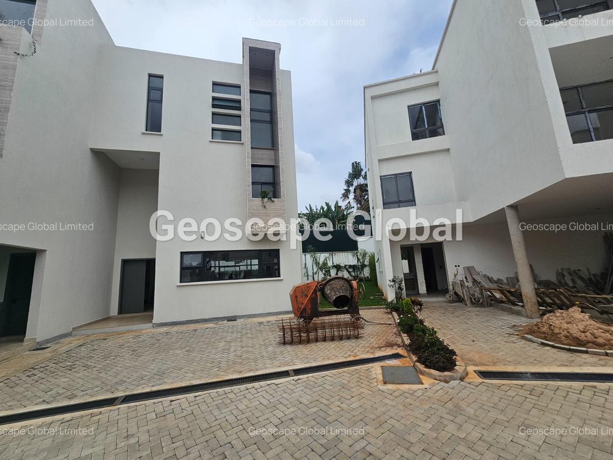 5 Bed Townhouse with En Suite in Lavington - 4