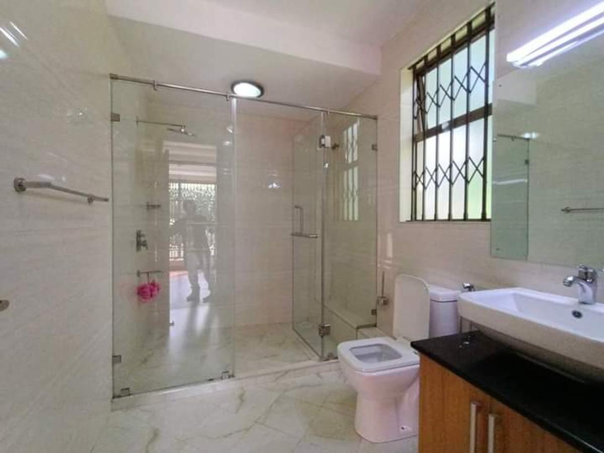 5 Bed Townhouse with En Suite in Lavington - 4