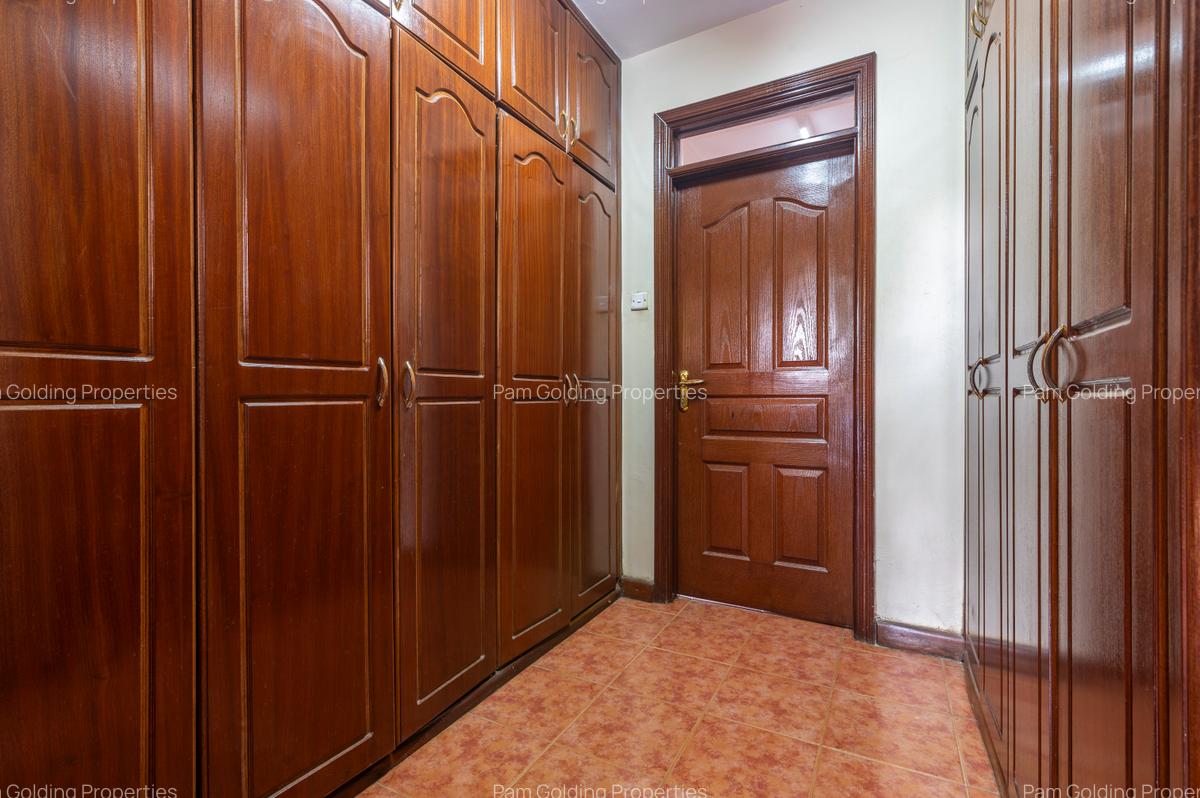 4 Bed Apartment with En Suite at Brookside - 11