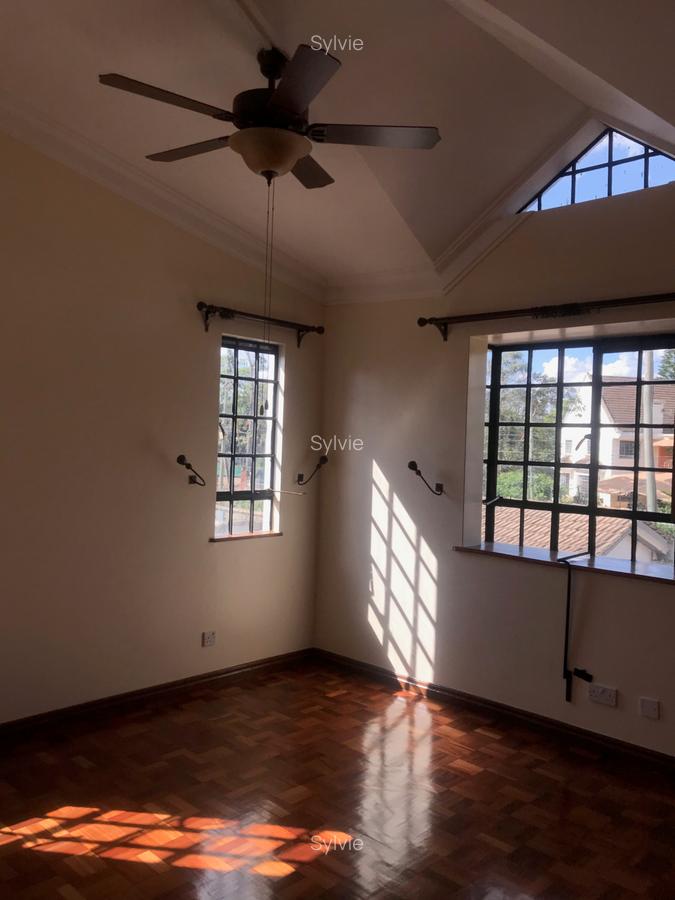 5 Bed Villa with En Suite in Runda - 6