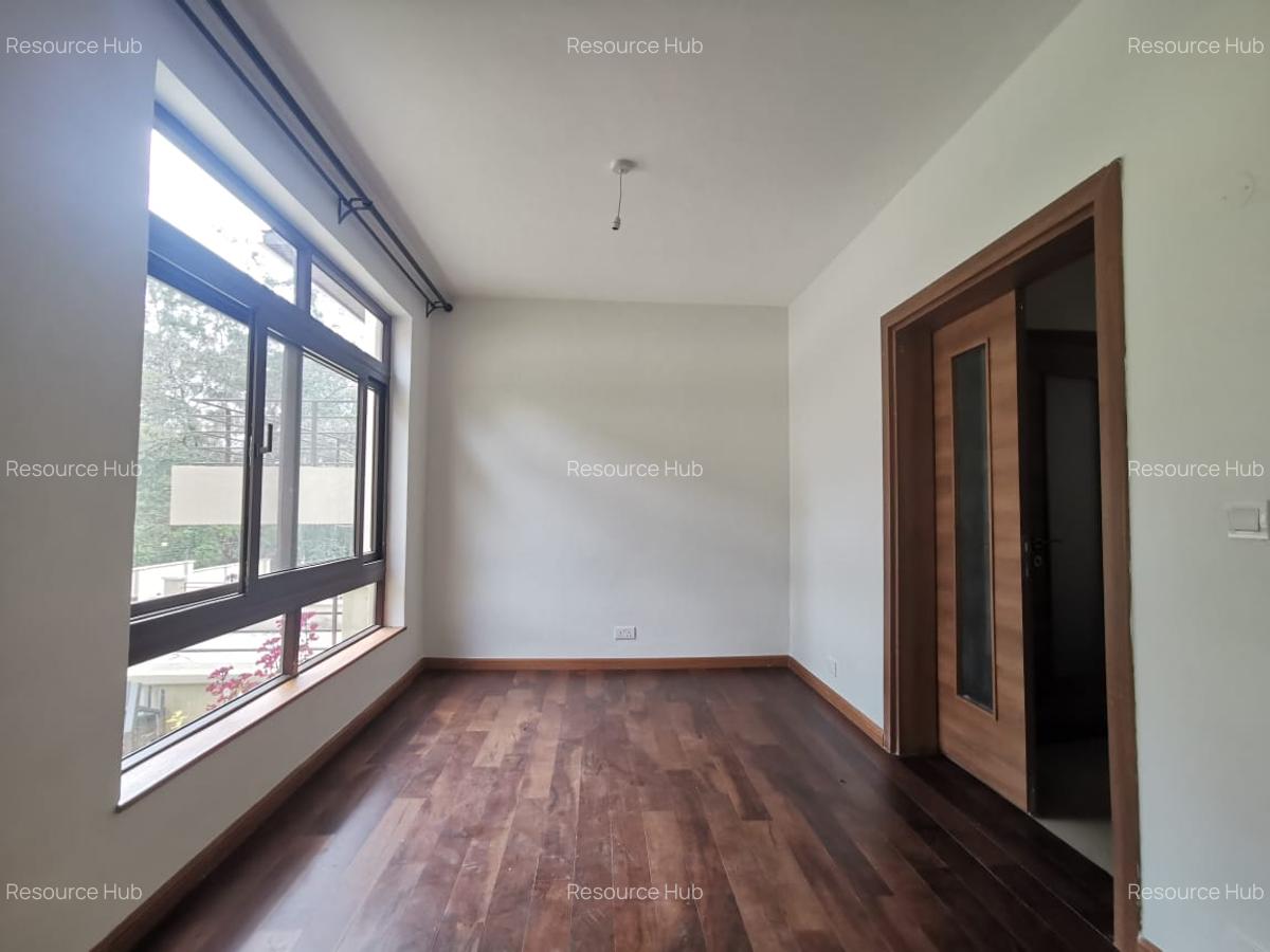 5 Bed Townhouse with En Suite at Lavington Green - 7