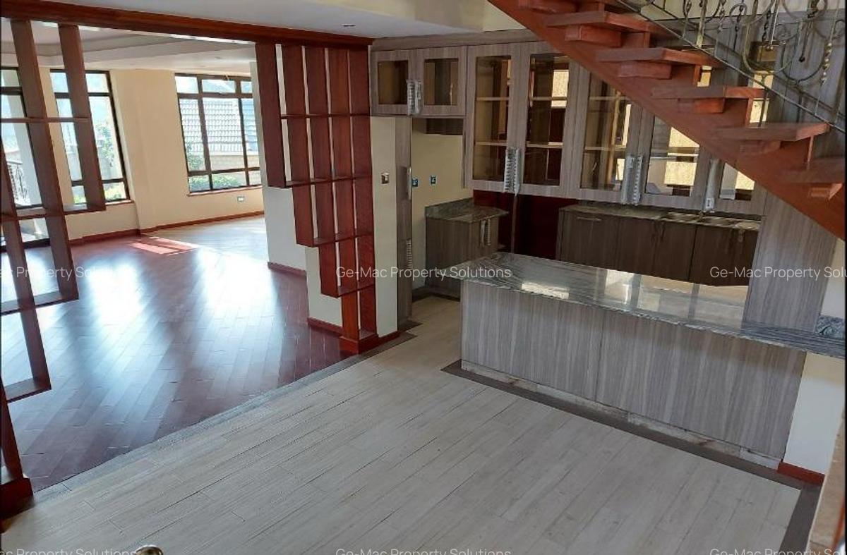 5 Bed House with En Suite in Lavington - 8