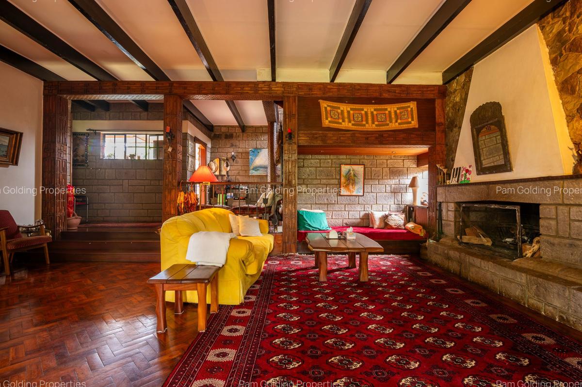 6 Bed House in Runda - 3