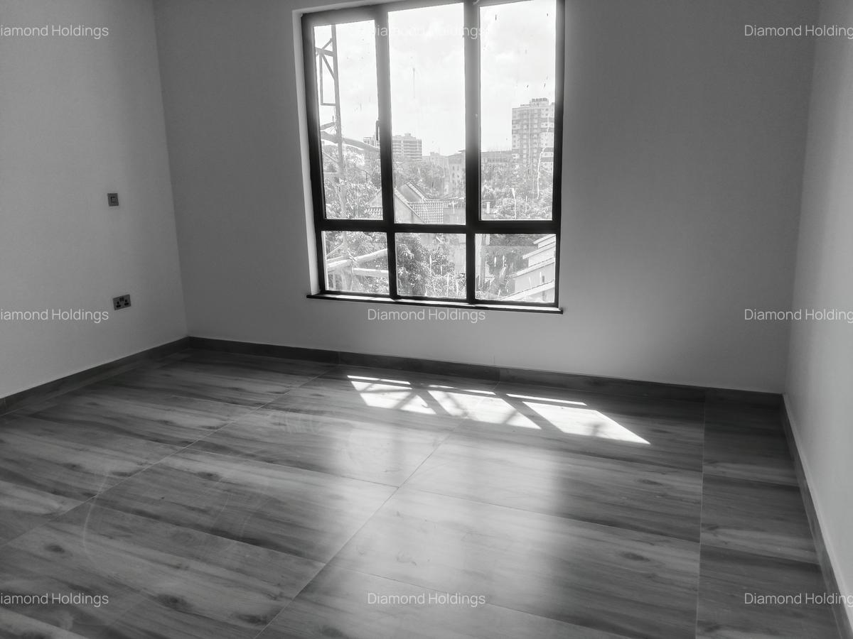 2 Bed Apartment with En Suite in Brookside - 7